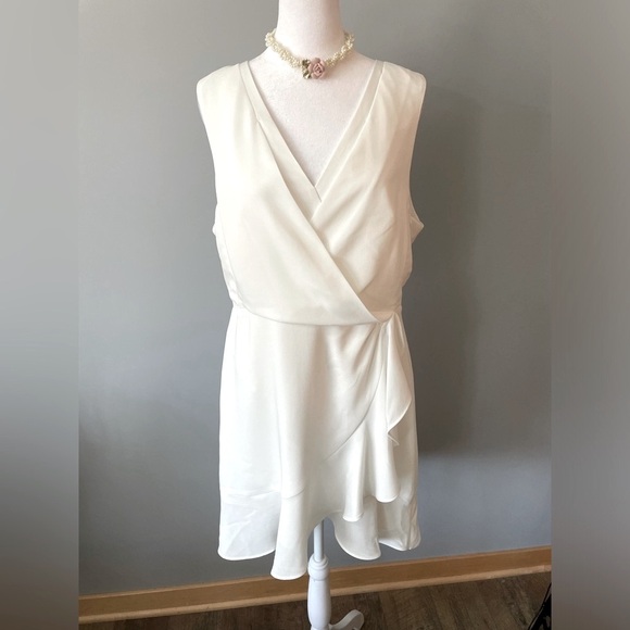 BCBGMaxAzria Dresses & Skirts - NWT BCBGMAXAZRIA Off White Sleeveless Dress Size 12